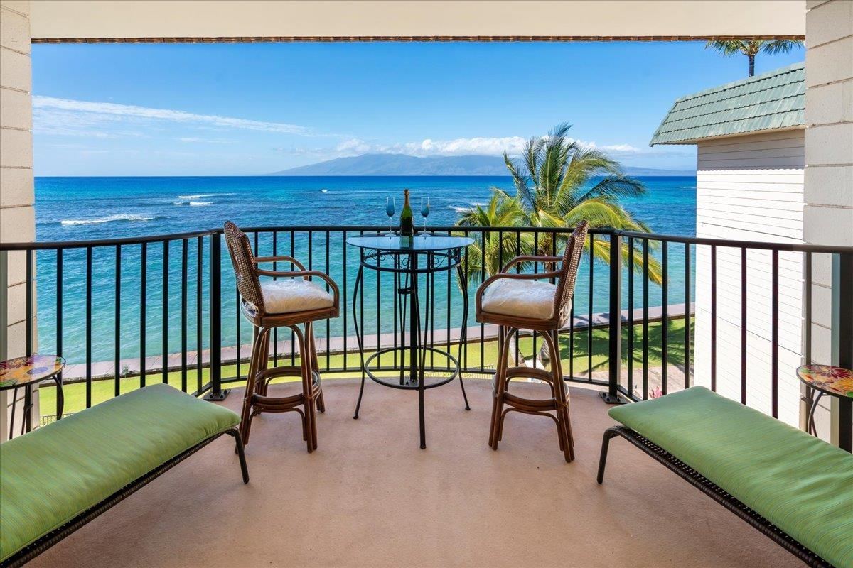 The oceanfront lanai at Kahana Reef #407 looking out across the reef